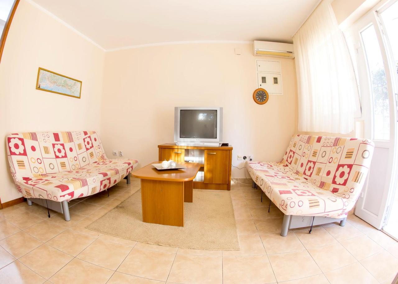Apartments Irena Бечичи Экстерьер фото
